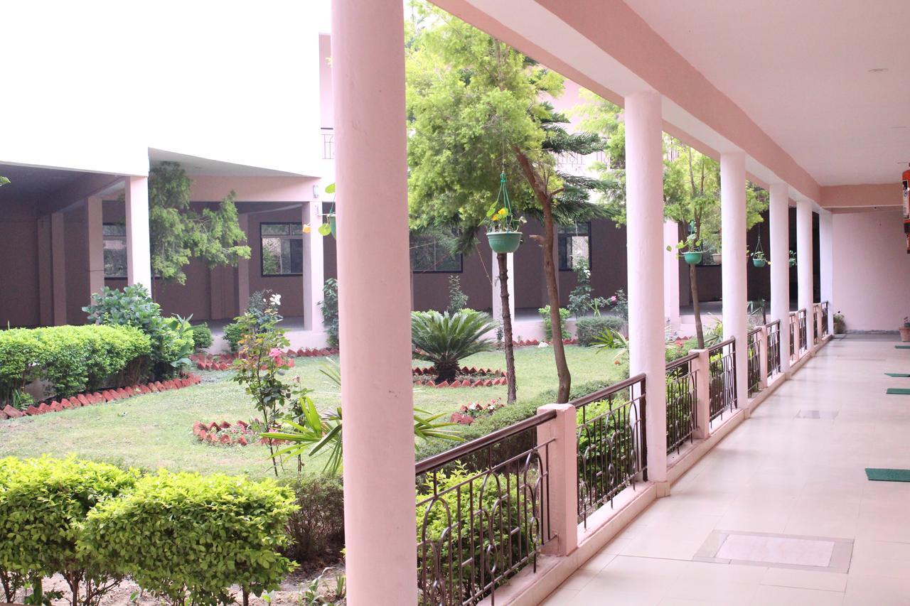 Bhīm Tāl Greenwood Hotel מראה חיצוני תמונה