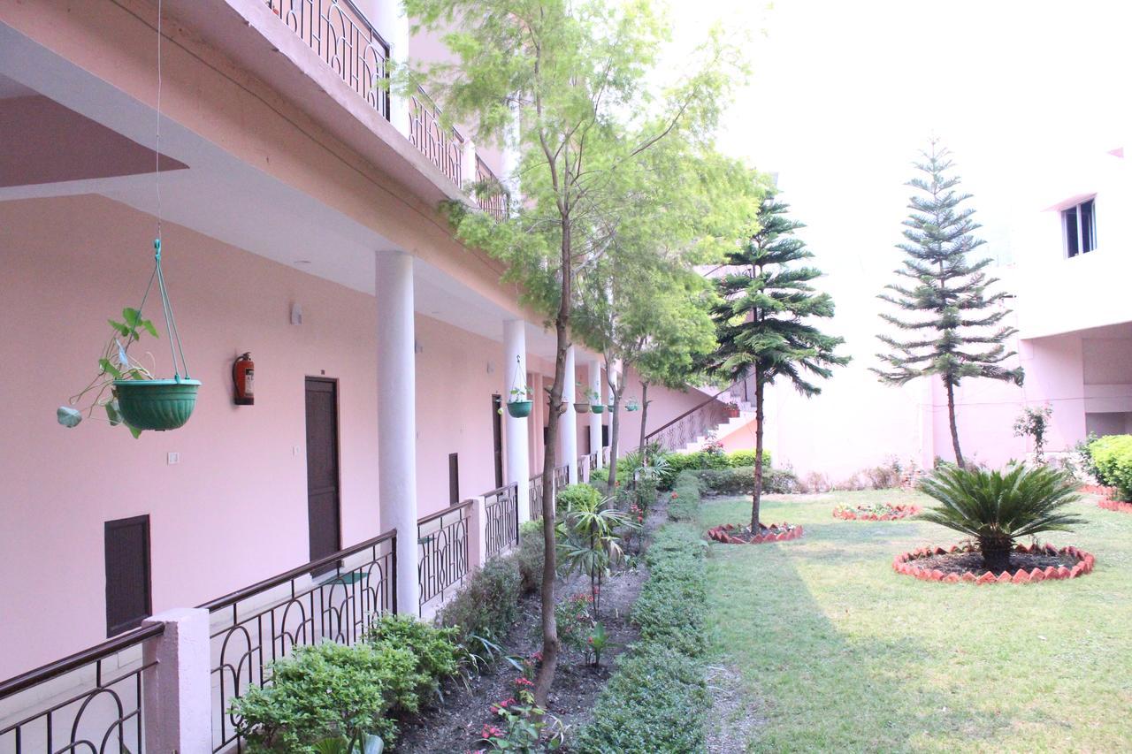 Bhīm Tāl Greenwood Hotel מראה חיצוני תמונה