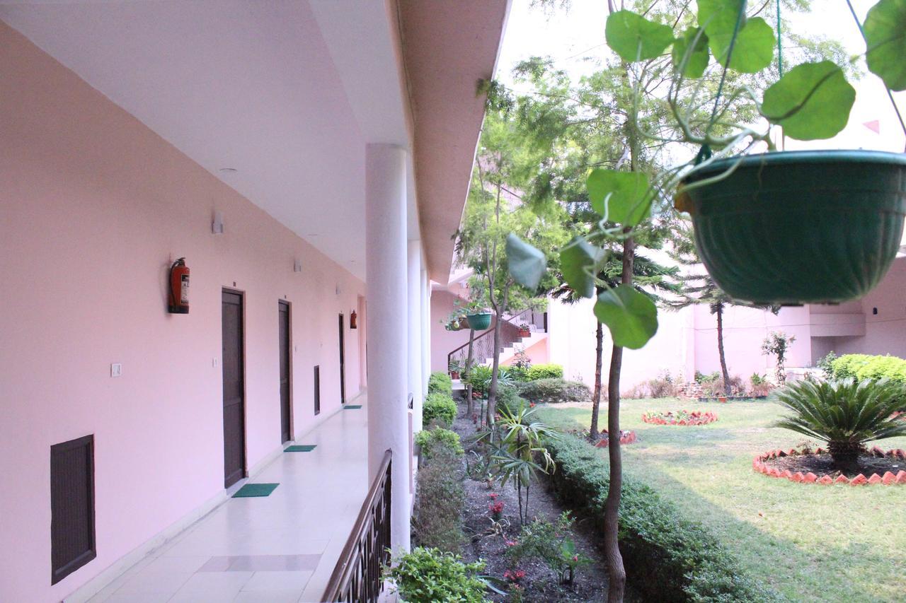 Bhīm Tāl Greenwood Hotel מראה חיצוני תמונה