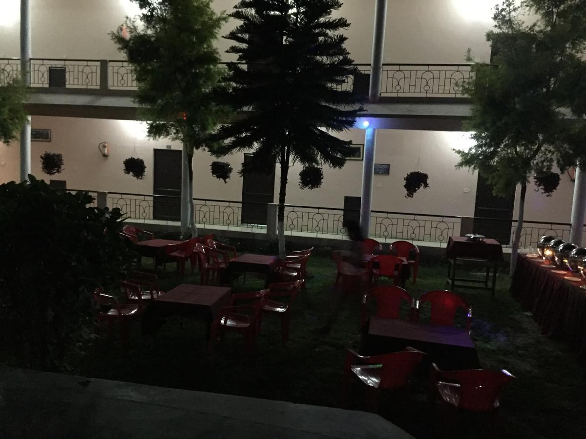 Bhīm Tāl Greenwood Hotel מראה חיצוני תמונה